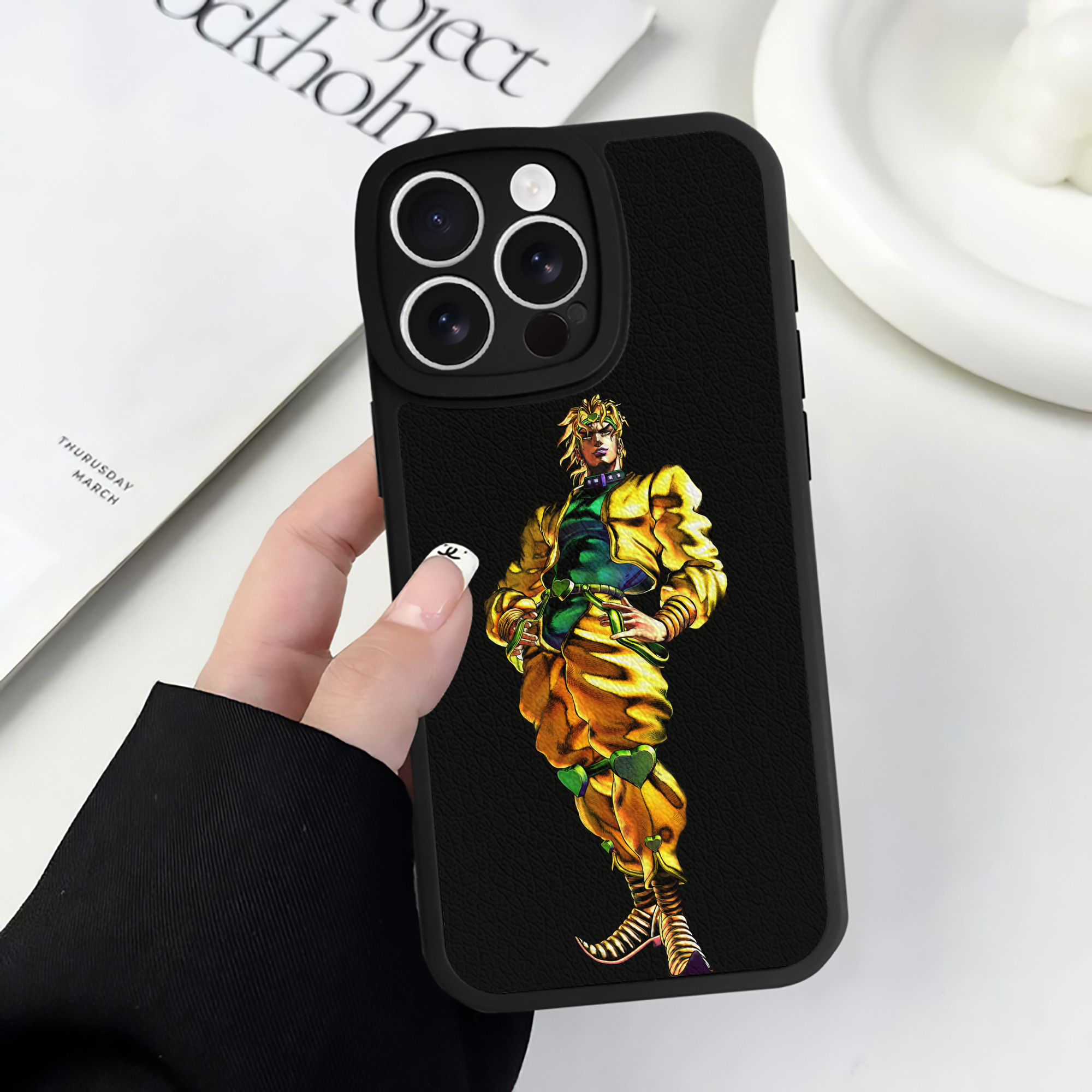 （画像用） ジョジョの奇妙な冒険 ディオ?ブランドー JoJo's Bizarre Adventure Dio Brando 【iPhone 16シリーズ対応】シリコンスマホケース（レザー調） 材質：シリコン